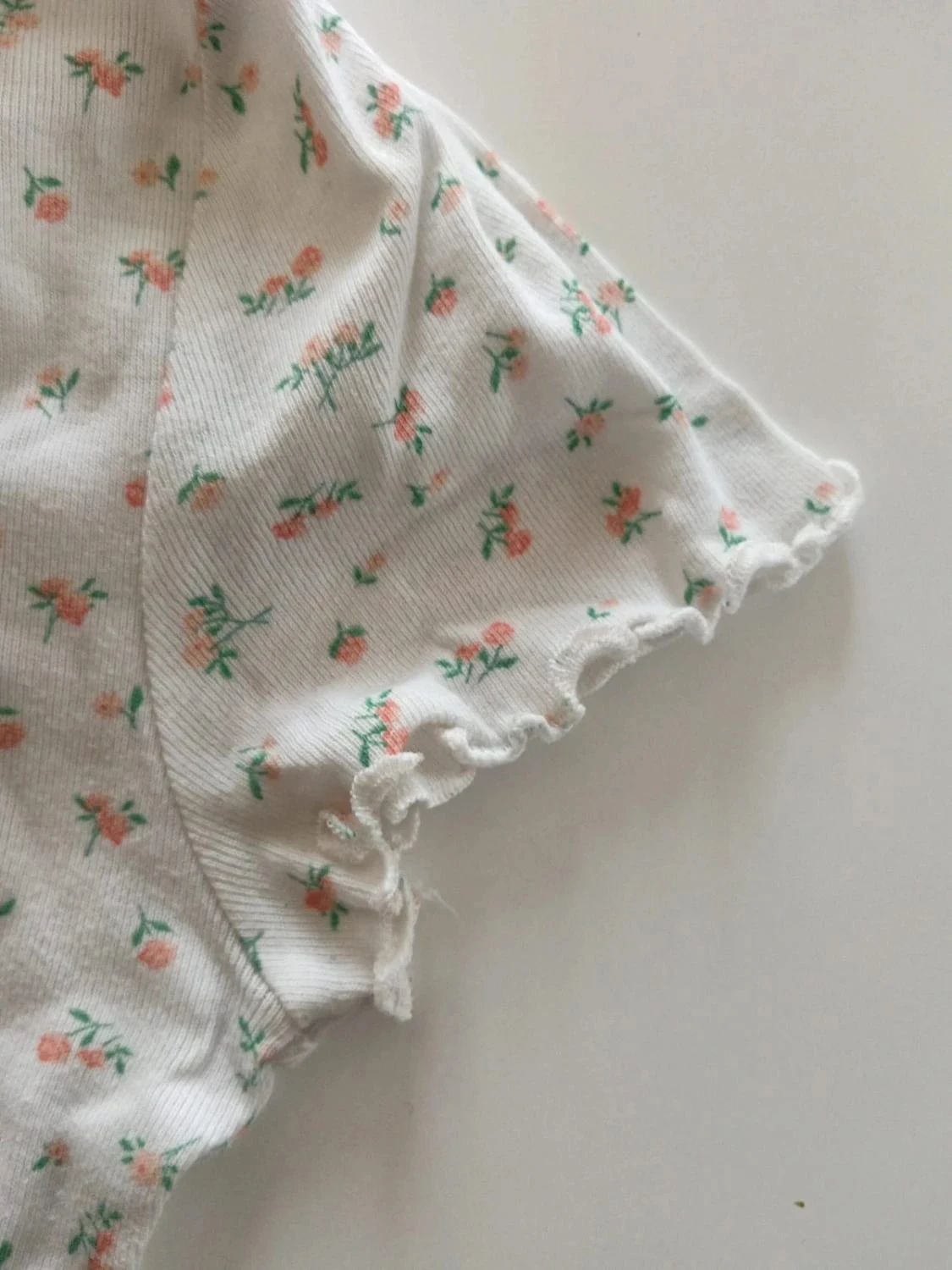 Camiseta C70 H&M branca com estampa de flores tamanho XS – photo 5